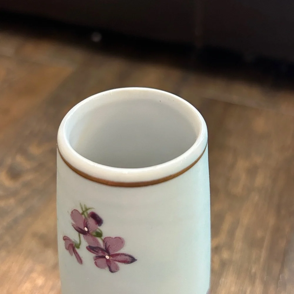 Vintage Norleans Japan Blue Satin Bud Vase with Purple Violets‎ Hand Painted